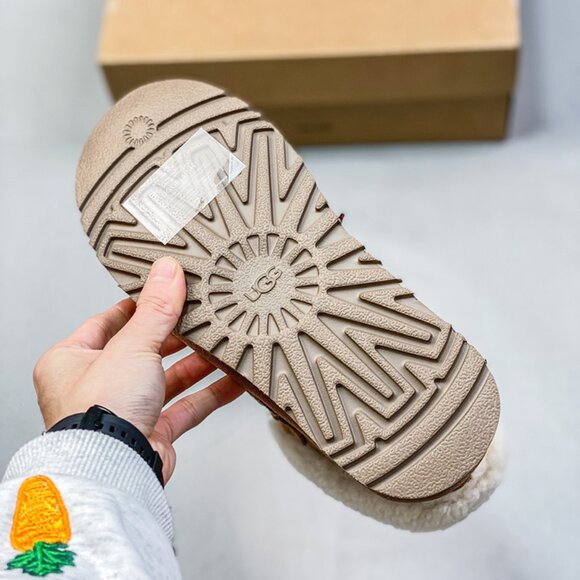 UGG Womens Funkarra Cabin Cuff Slipper - Picture 5 of 6